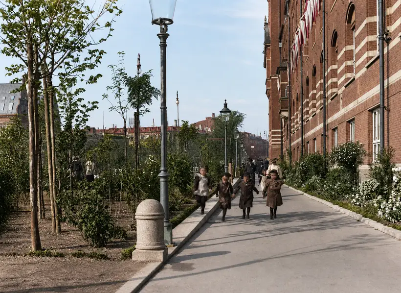 Billedet viser Rådhushaven ved Københavns Rådhus i 1904.