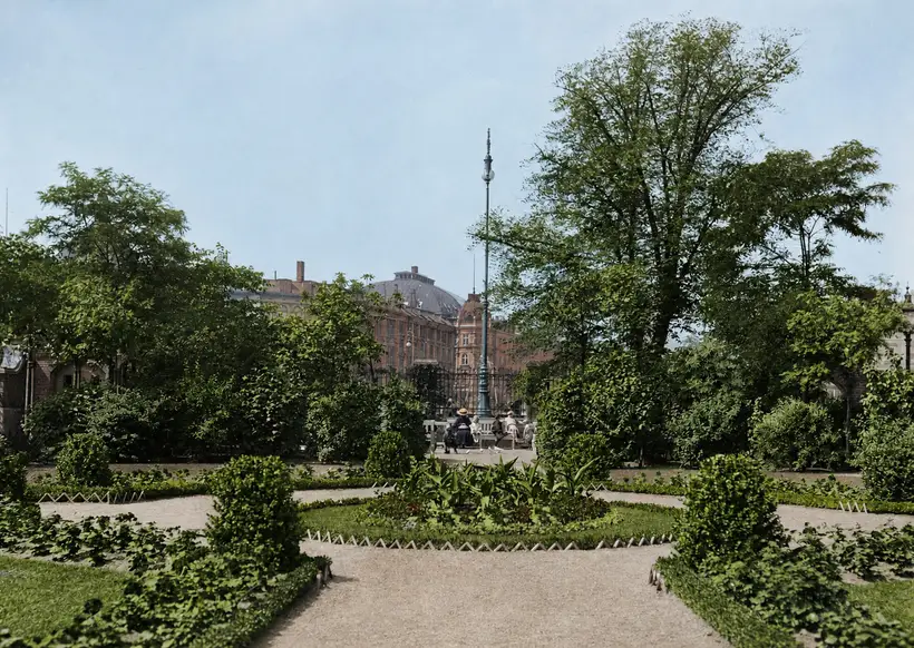 Billedet viser Rådhushaven ved Københavns Rådhus i 1909.