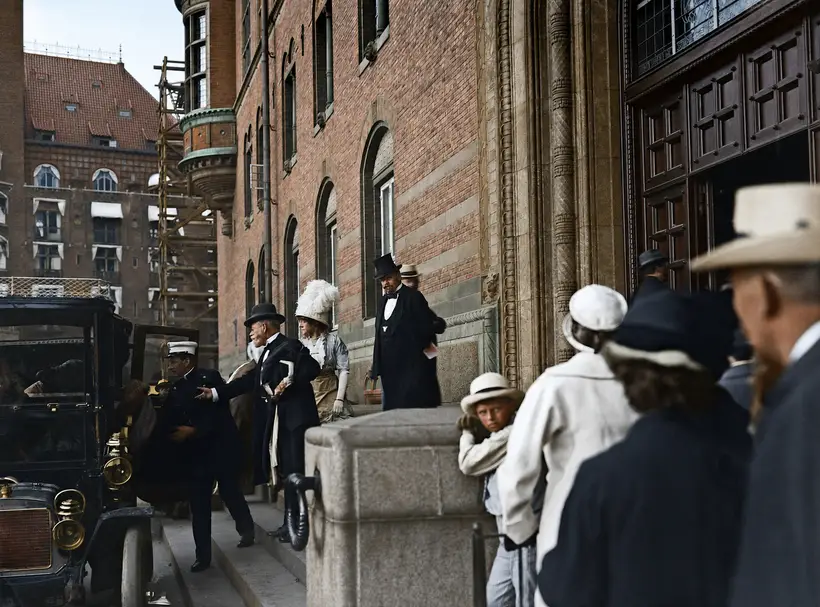 Billedet viser hovedindgangen til Københavns Rådhus i 1914.