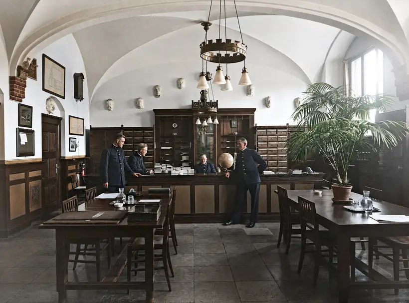 Billedet viser oplysningskontoret på Københavns Rådhus i 1921.