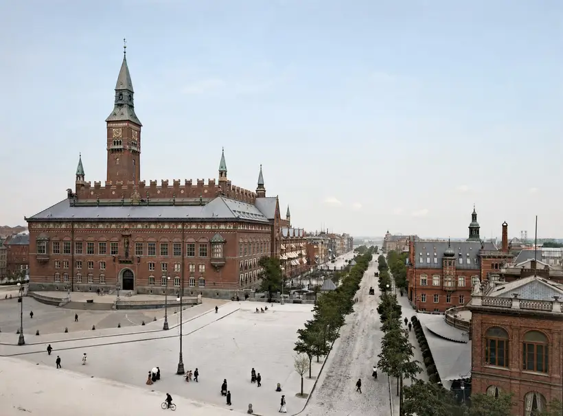 Billedet viser Københavns Rådhus set fra Industribygningen i 1924.