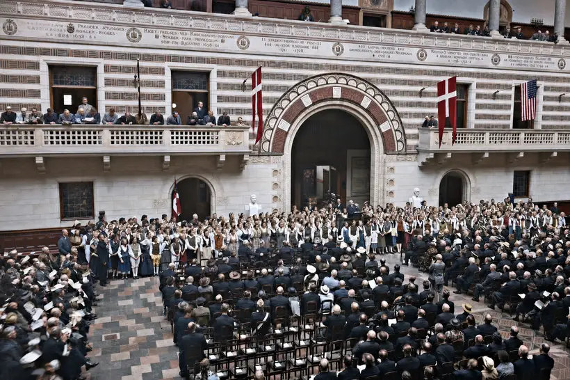 Billedet viser en højtidelighed i Rådhushallen på Københavns Rådhus i 1938.