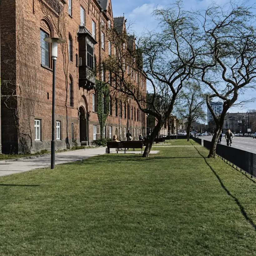 Billedet viser anlægget langs Københavns Rådhus i 1964.