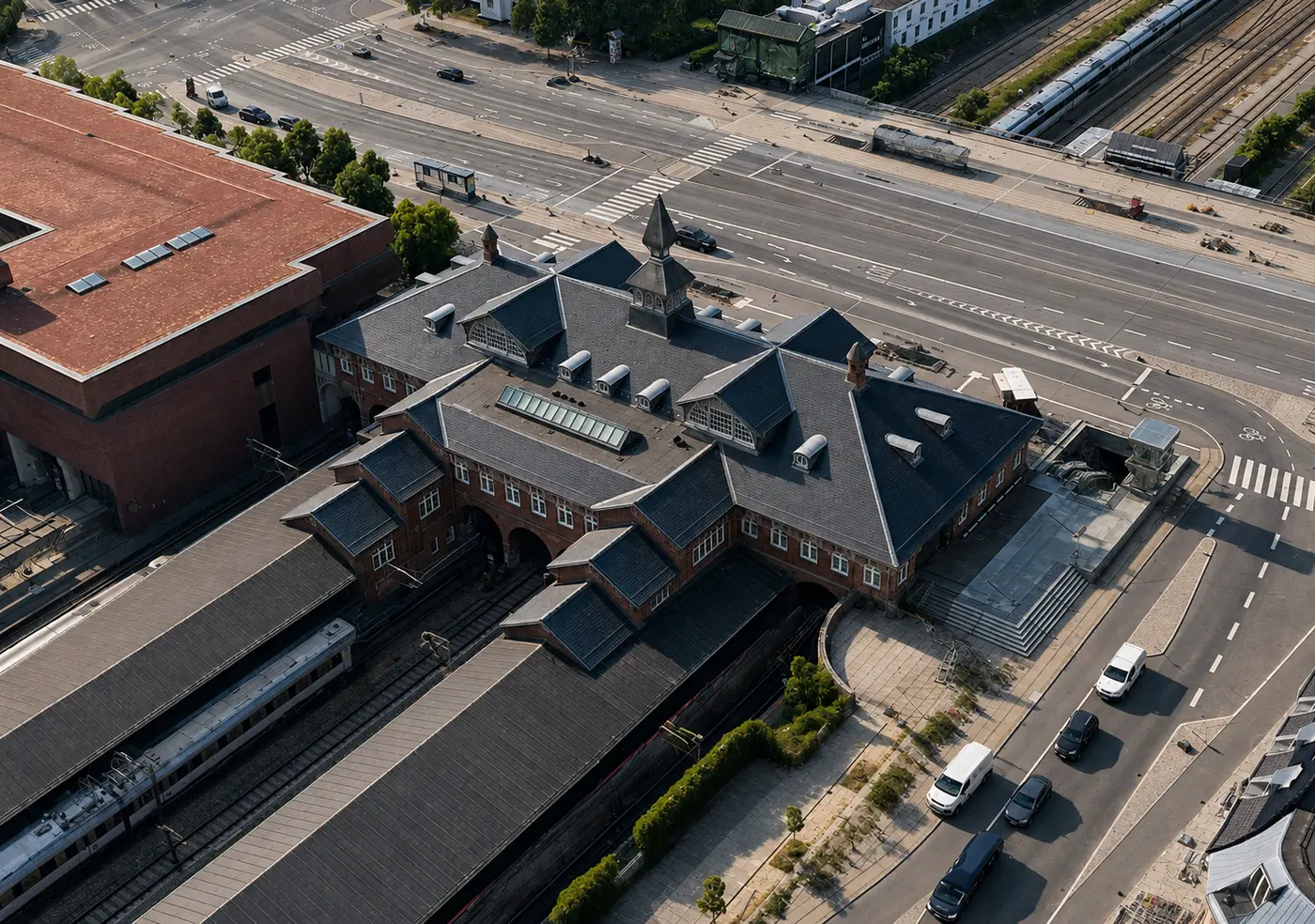 Østerport Station from the air above Oslo Plads: the long roof with its tower, the tracks in the cutting behind and the middle of the house over the tracks.