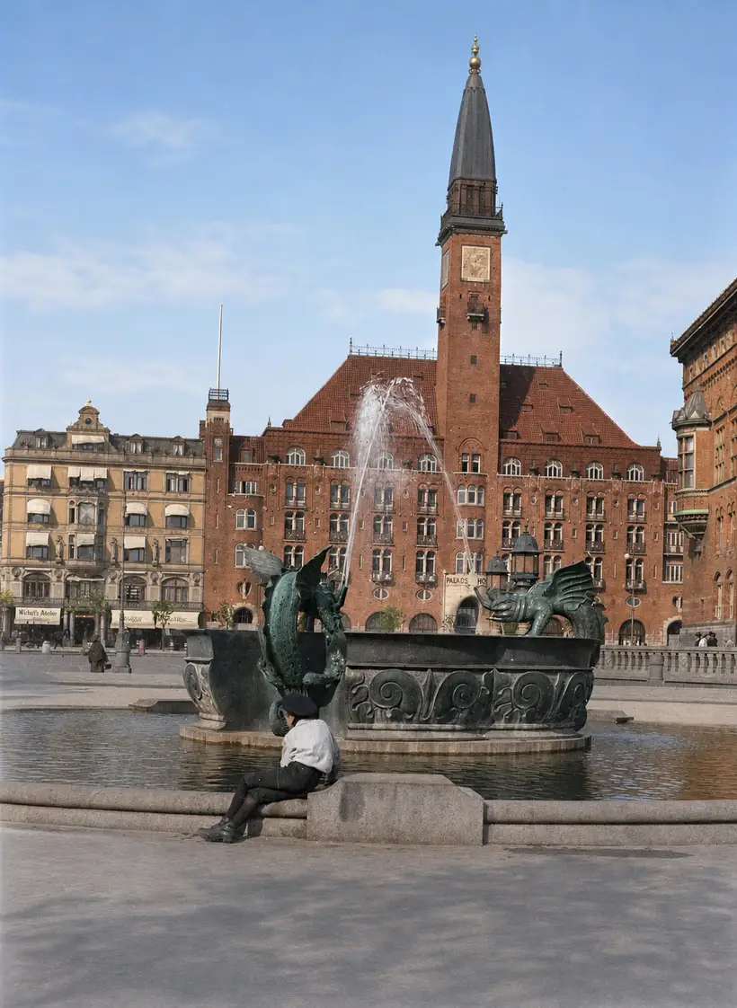 1910 · Paladshotellet bag Dragespringvandet