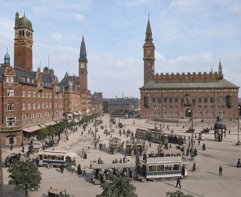 1913 · Paladshotellet og Rådhuspladsen